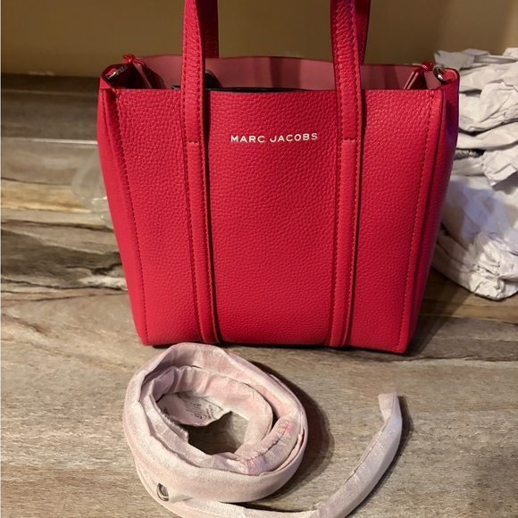 Marc Jacobs Vibrant Red Tote - Picture 1 of 5